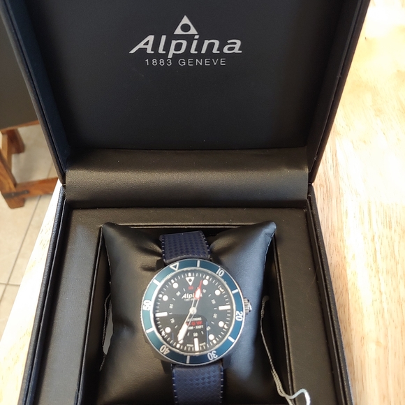 Alpina Seastrong horological smart watch - Picture 6 of 9